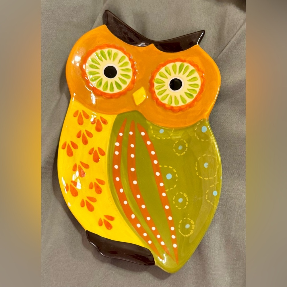 Owl plate / spoon holder. 7”